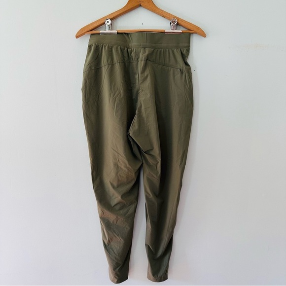 Nike Bliss Luxe 7/8 Training Pants Olive Army Green CU4603-222 Women Size Medium - Picture 10 of 15